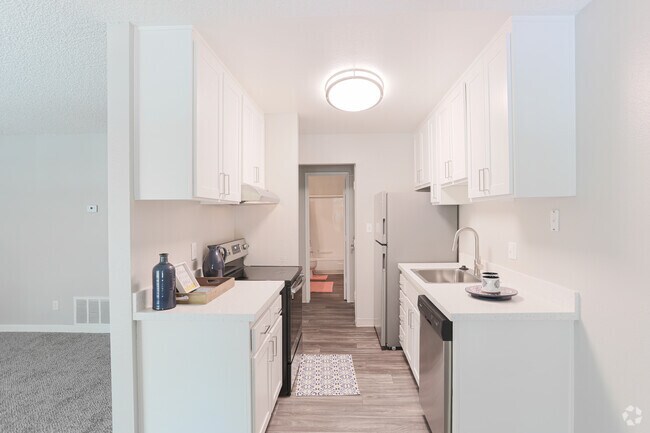 1BR, 1BA - 648 SF - ELEMENT