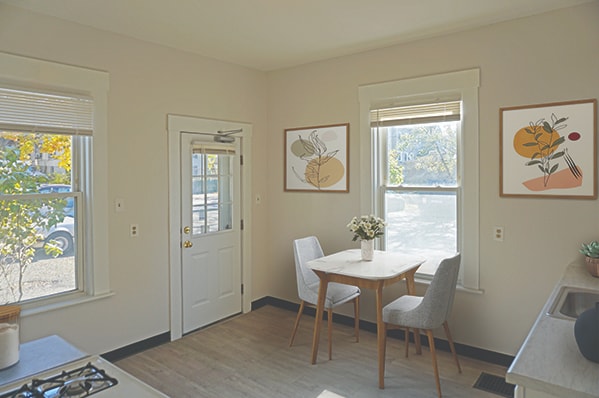 Building Photo - 25 Maple St