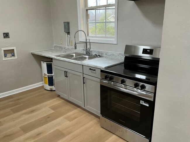 Building Photo - 1407 Pine St