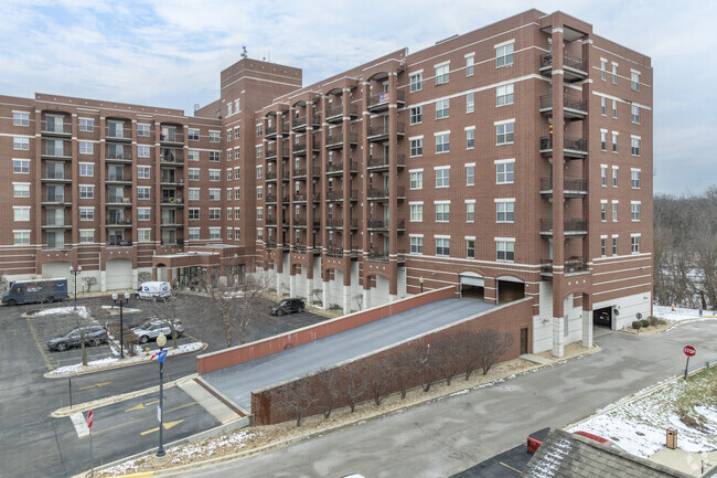 Building Photo - Residences of Riverwoods