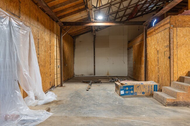 Foto del edificio - Country home equipped for on-site business!