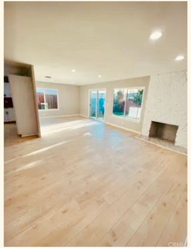 Foto del edificio - 15621 California St