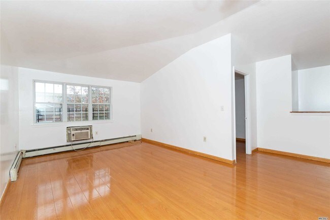 Foto del edificio - 82-98-98 Country Pointe Cir