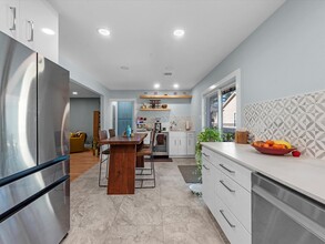 Building Photo - 712 Barbara St