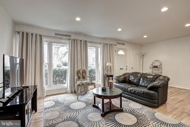 Foto del edificio - 4700 Parkman Ct