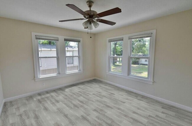 Foto del edificio - 5606 Robertson St