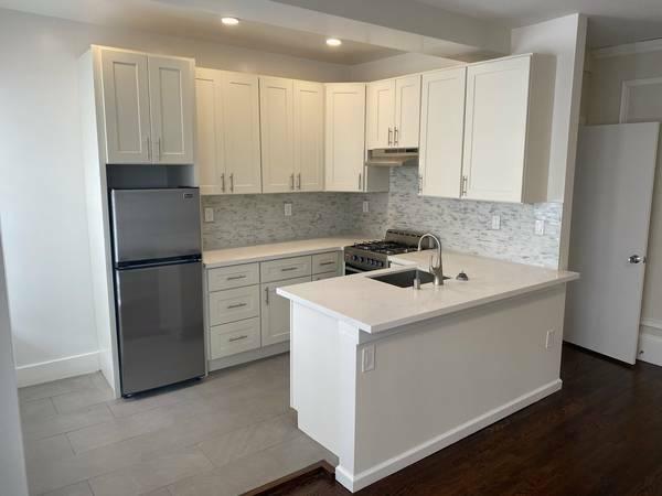 Building Photo - bedroom in San Francisco CA 94109
