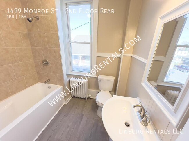 Building Photo - 1499 Monroe St