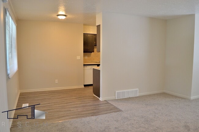 Building Photo - 1014 7th St