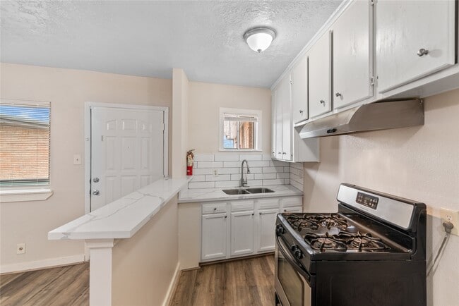 Foto del edificio - 4811 Oakland St