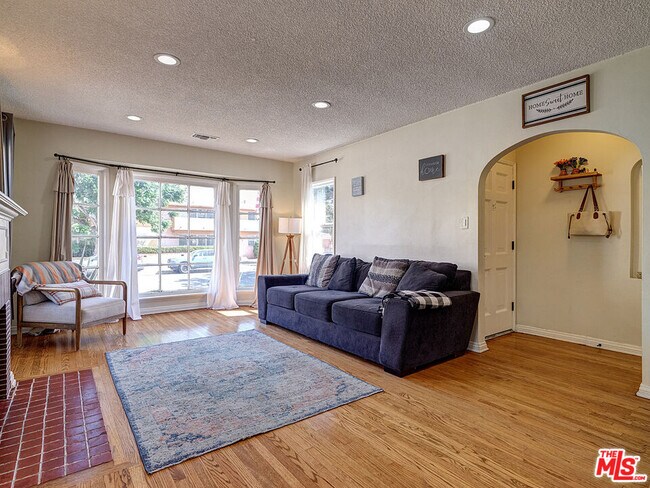 Building Photo - 3316 W 78th St