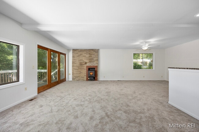 Foto del edificio - 13029 E Heights Rd