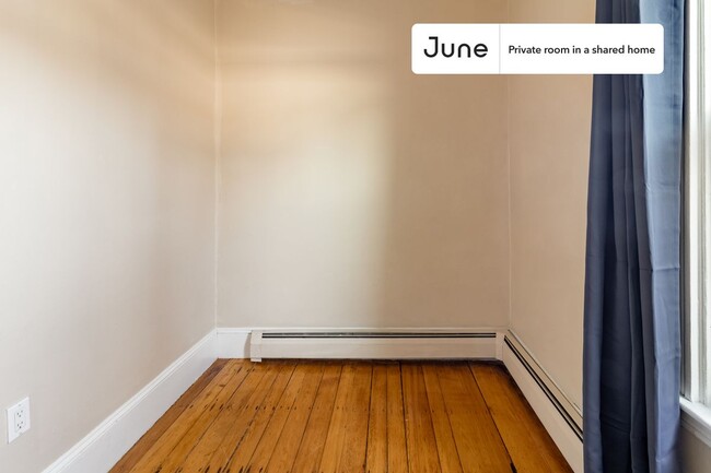 Building Photo - Private bedroom in 4 bed/1 bath Home