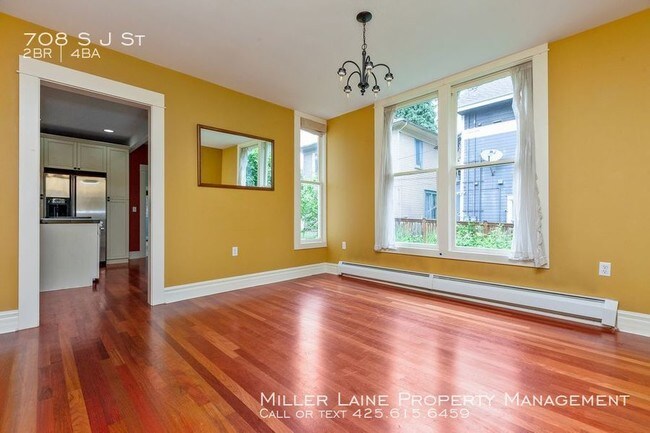 Building Photo - 4 Bedroom Victorian Row House!