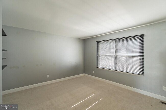 Building Photo - 75 Addis Dr