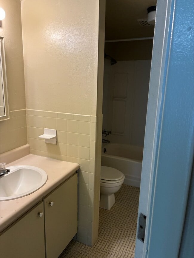 Building Photo - 1160 Grand Terrace Dr
