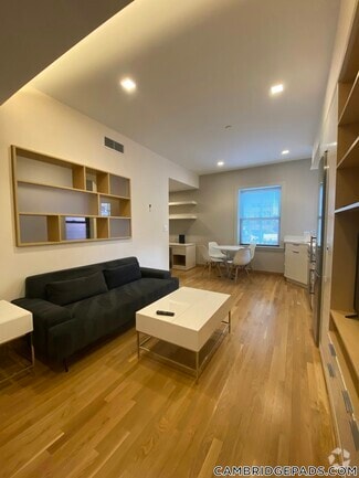 Building Photo - 115 Mt Auburn St