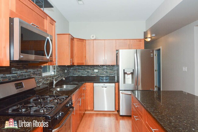 Foto del edificio - 3449 N Hamlin Ave