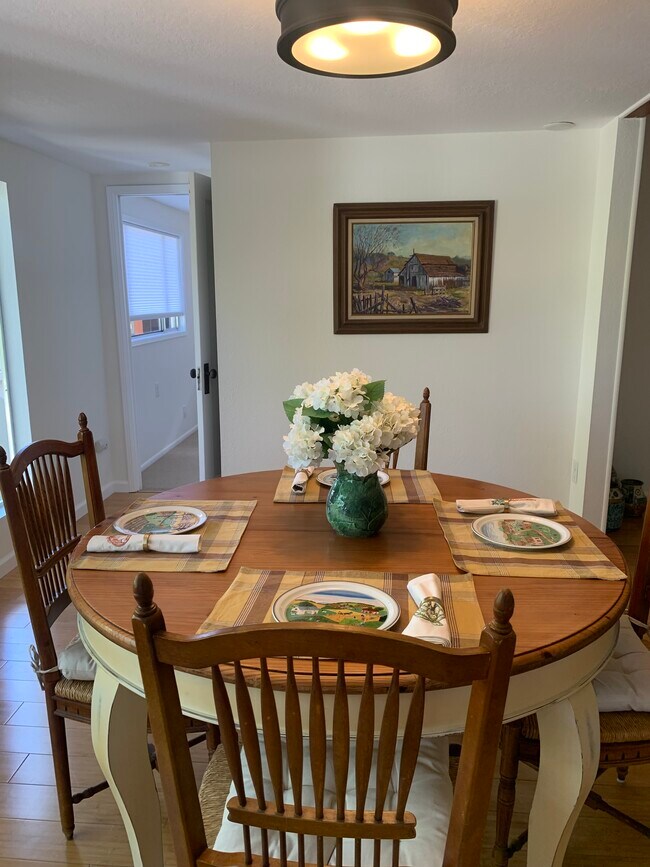 Foto del edificio - 9080 Santa Lucia Rd