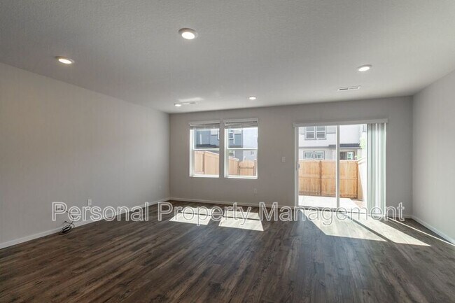 Building Photo - 10418 NE 121st Ave