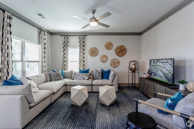 2BR, 2BA - B2 - Cyan Southcreek
