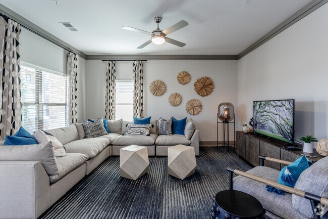2BR, 2BA - B2 - Cyan Southcreek