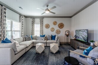 2BR, 2BA - B2 - Cyan Southcreek