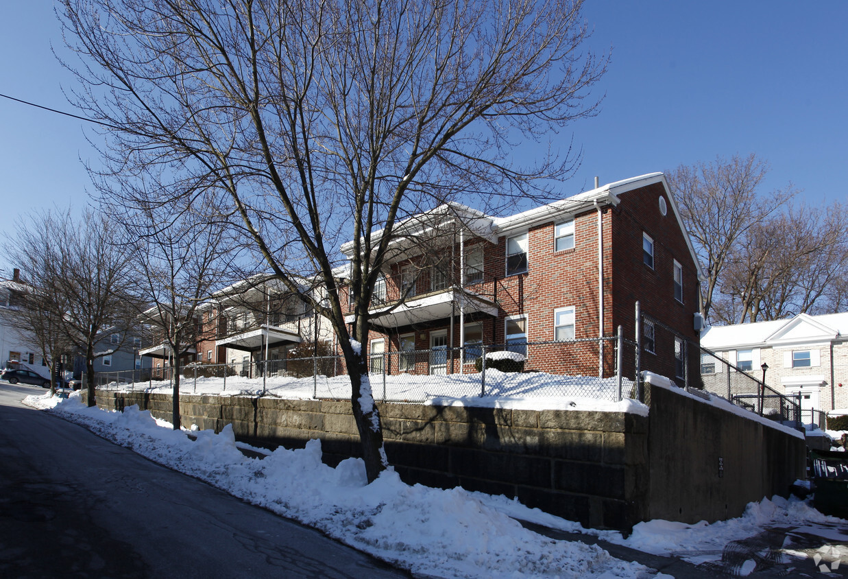 Building Photo - Colonial Terrace