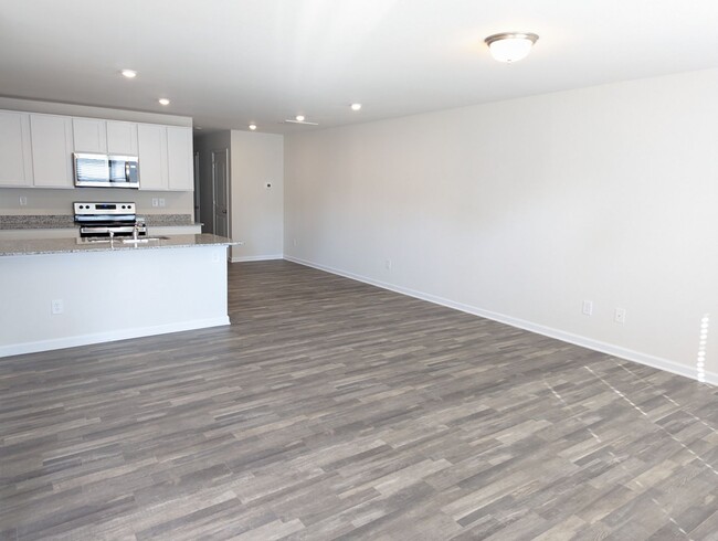 Foto del edificio - 2-Story Townhome-Salisbury