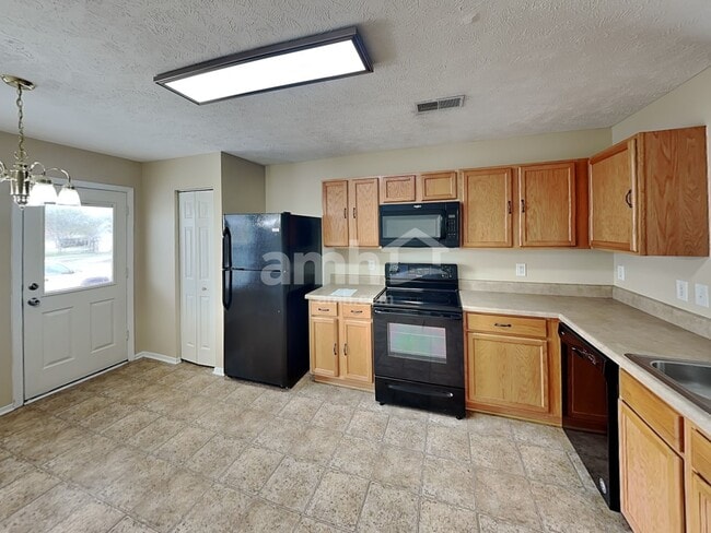 Building Photo - 5000 Hancock Cir