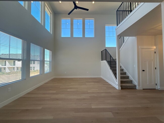 Building Photo - Live Your Dreams!! Melanie Way Available!!