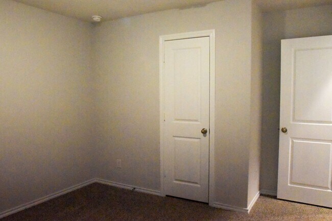 Building Photo - Beautiful 4/2/2 be the FIRST occupant!
