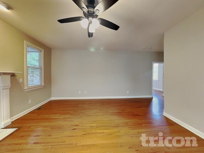 Foto del edificio - 10301 Sorrills Creek Ln