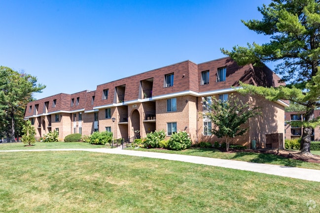 Building Photo - Oakton Park Apartments