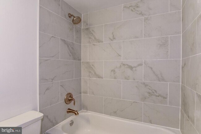 Foto del edificio - 9708 Kingsbridge Dr