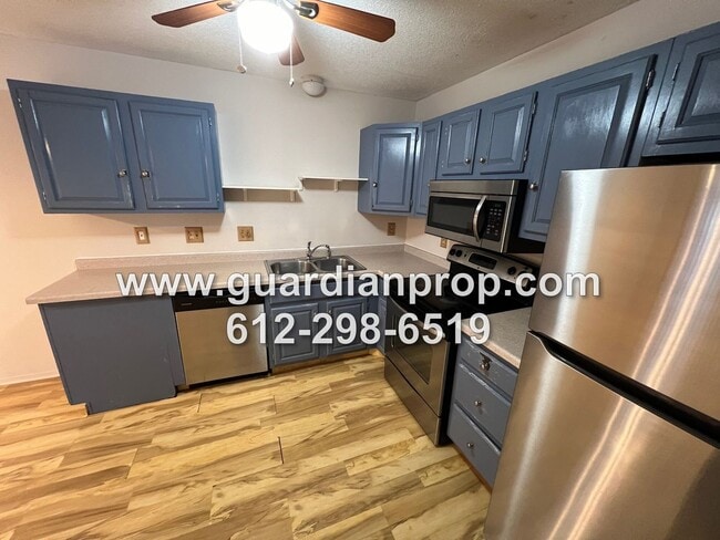 Building Photo - End Unit Townhouse Available November 1st,...