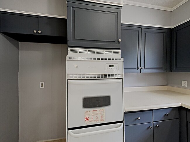 Building Photo - 2824 Wren Ave