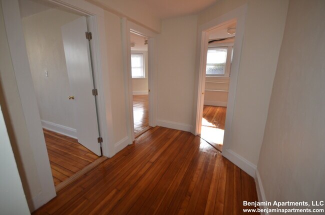 Foto del edificio - 18 Mount Hood Rd