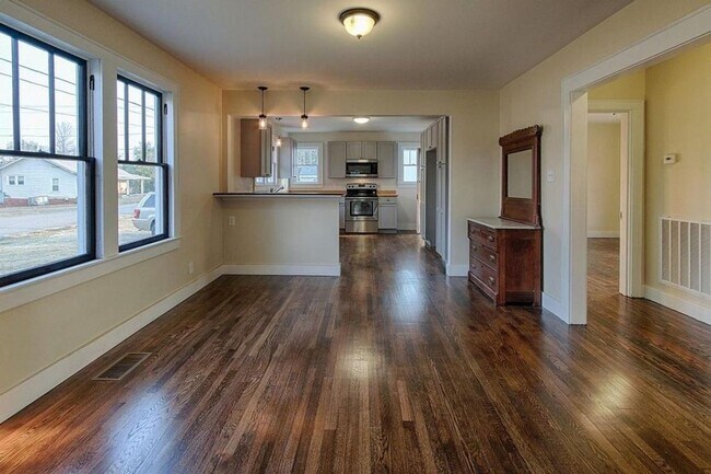 Foto del edificio - *****COMING SOON****Charming Home in North...