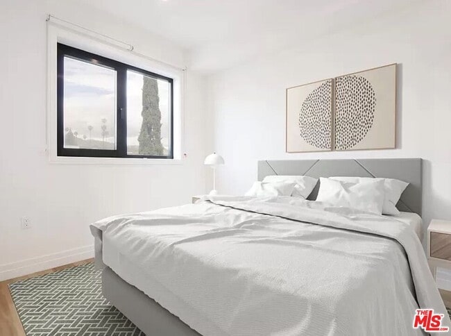 Foto del edificio - 1525 N Hobart Blvd