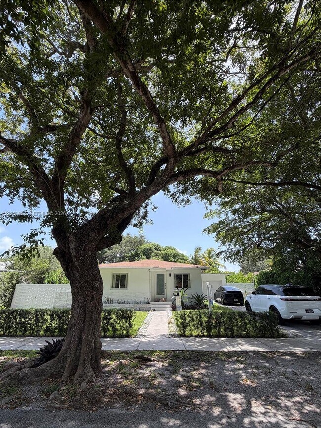 Foto del edificio - 850 NE 127th St