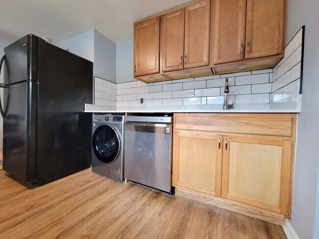 Building Photo - 828 W 34th St