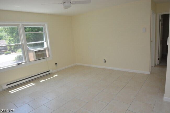 Building Photo - 14 Oak Ridge Rd
