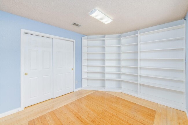 Photo - 529 Lindly St House