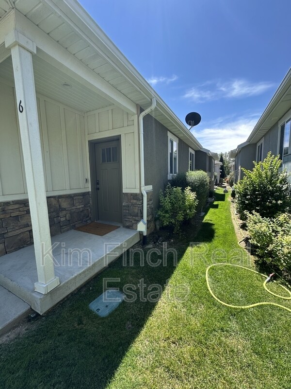 Foto del edificio - 201 Red Pine Dr