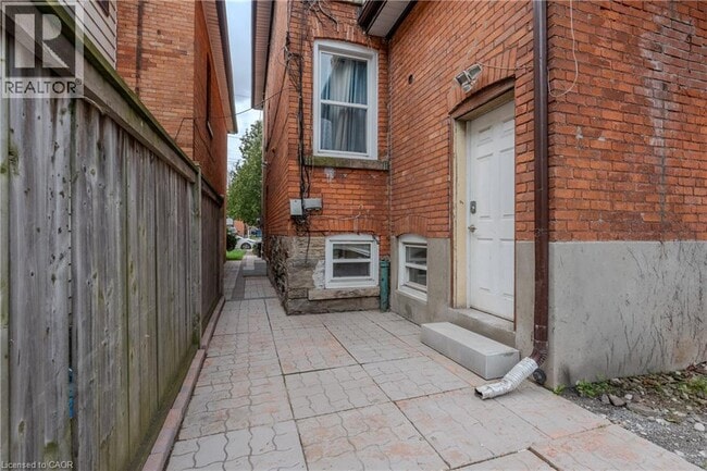 Building Photo - 11 Aikman Ave