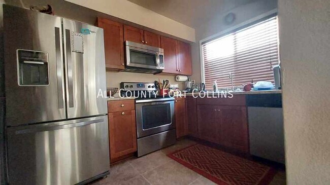 Foto del edificio - 3024 Ross Dr