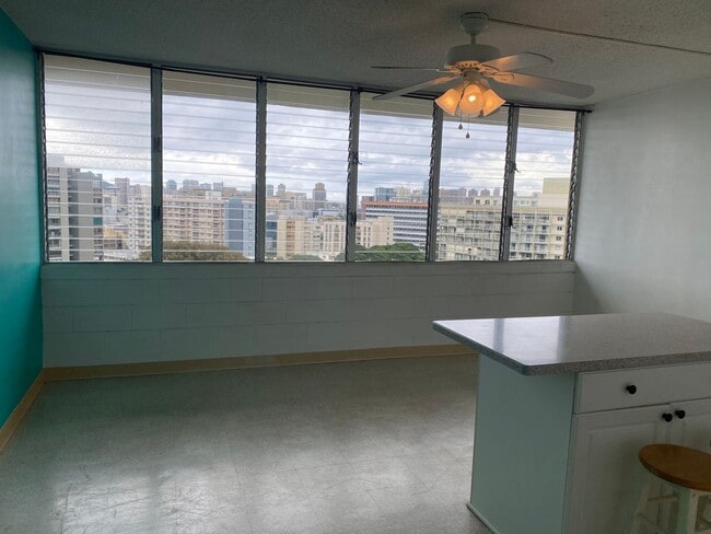 Building Photo - Punahou Gardens Penthouse House Studio - E...