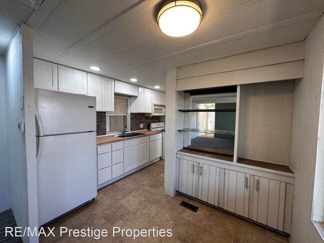 Building Photo - 2 br, 2 bath House - 2915 E. Thompson Ave.