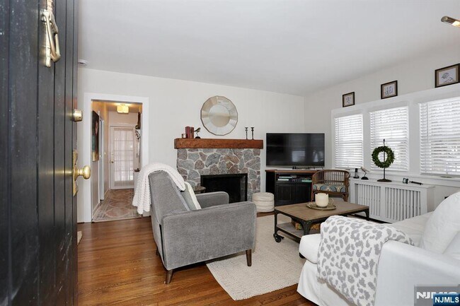 Foto del edificio - 2 Maysenger Rd